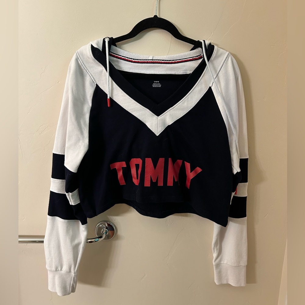 tommy hilfiger cropped hoodie